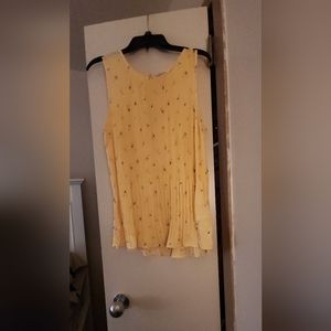 Women's top, sleeve less, 2x, yellow with flowers